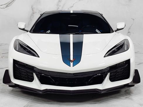 Used 2025 Chevrolet Corvette Z06 w/ Z07 Performance Package RWD image 8
