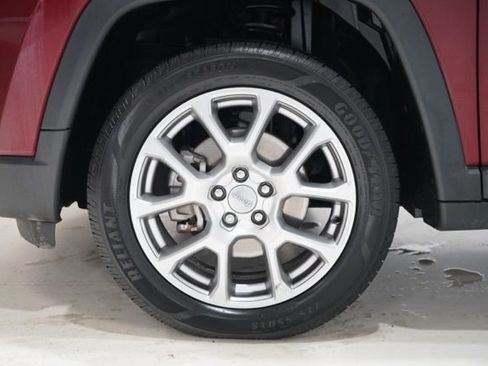 Used 2022 Jeep Compass Latitude image 11