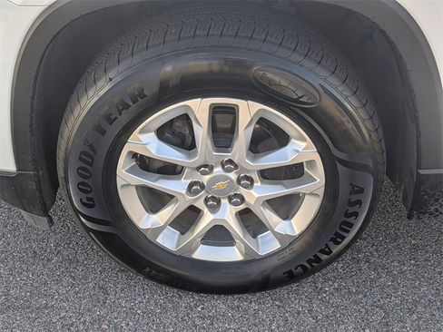 Used 2019 Chevrolet Traverse LT image 9