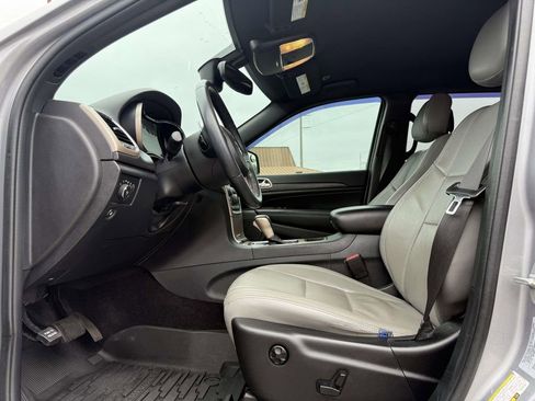 Used 2017 Jeep Grand Cherokee Laredo w/ Quick Order Package 2BE image 22