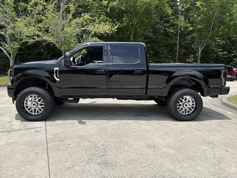 Used 2017 Ford F250 Lariat w/ Lariat Value Package AWD/4WD image 4