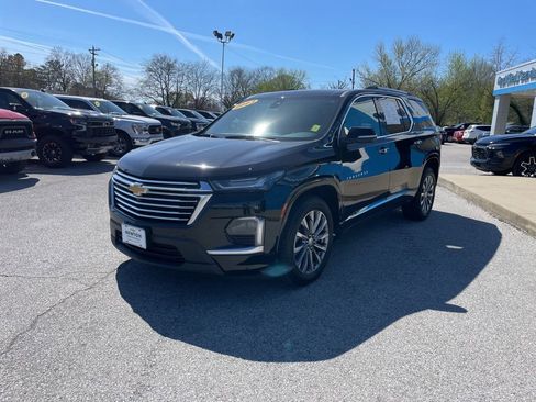 Used 2023 Chevrolet Traverse Premier w/ LPO, Cargo Package image 3