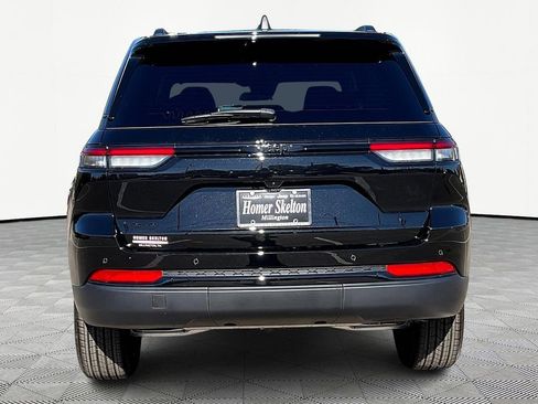 New 2025 Jeep Grand Cherokee Altitude image 4