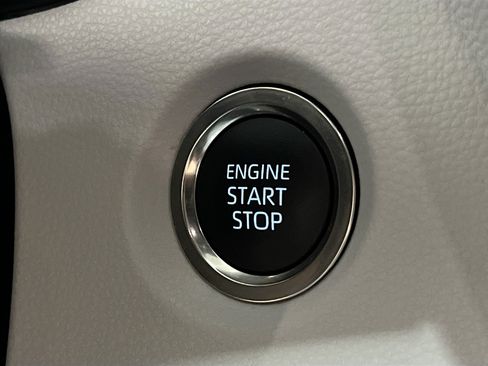 Used 2025 Toyota Corolla SE w/ Convenience Package FWD image 23