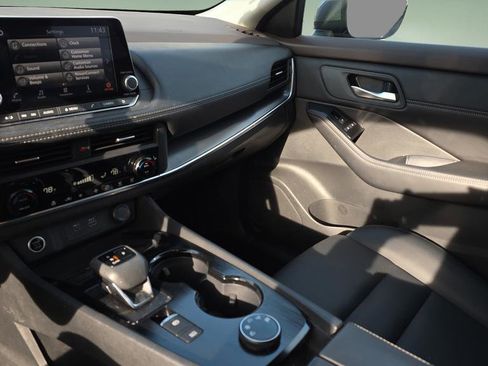 Used 2023 Nissan Rogue SV w/ SV Premium B Package image 23