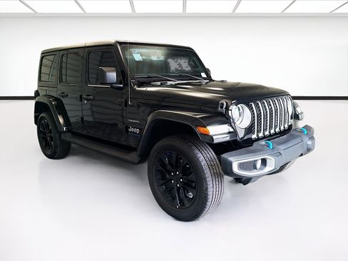 Used 2023 Jeep Wrangler Unlimited Sahara AWD/4WD image 3