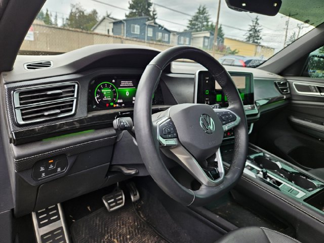 Used 2025 Volkswagen Atlas Cross Sport SEL R-Line AWD/4WD image 9