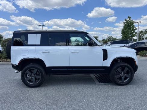 Used 2025 Land Rover Defender 110 X-Dynamic SE AWD/4WD image 6