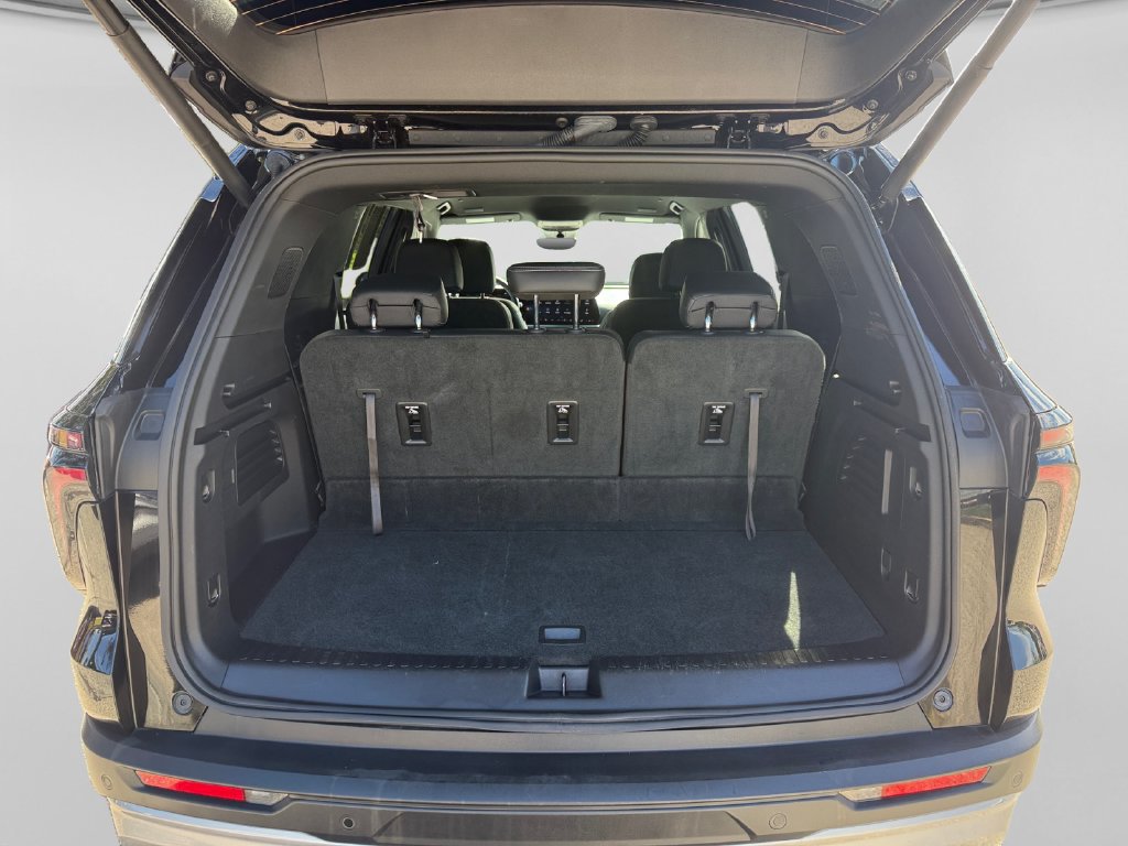 Used 2026 Chevrolet Traverse LT w/ Driver Confidence Package FWD image 19
