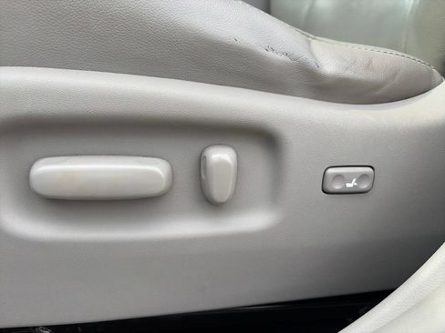 Used 2013 Toyota Highlander SE AWD/4WD image 17