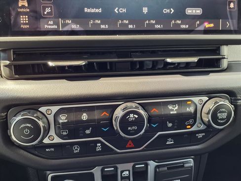 Certified 2025 Jeep Wrangler Sahara image 7