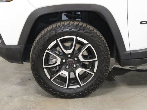Used 2025 Jeep Compass Trailhawk AWD/4WD image 17