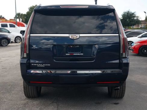 Used 2018 Cadillac Escalade Premium Luxury RWD image 10