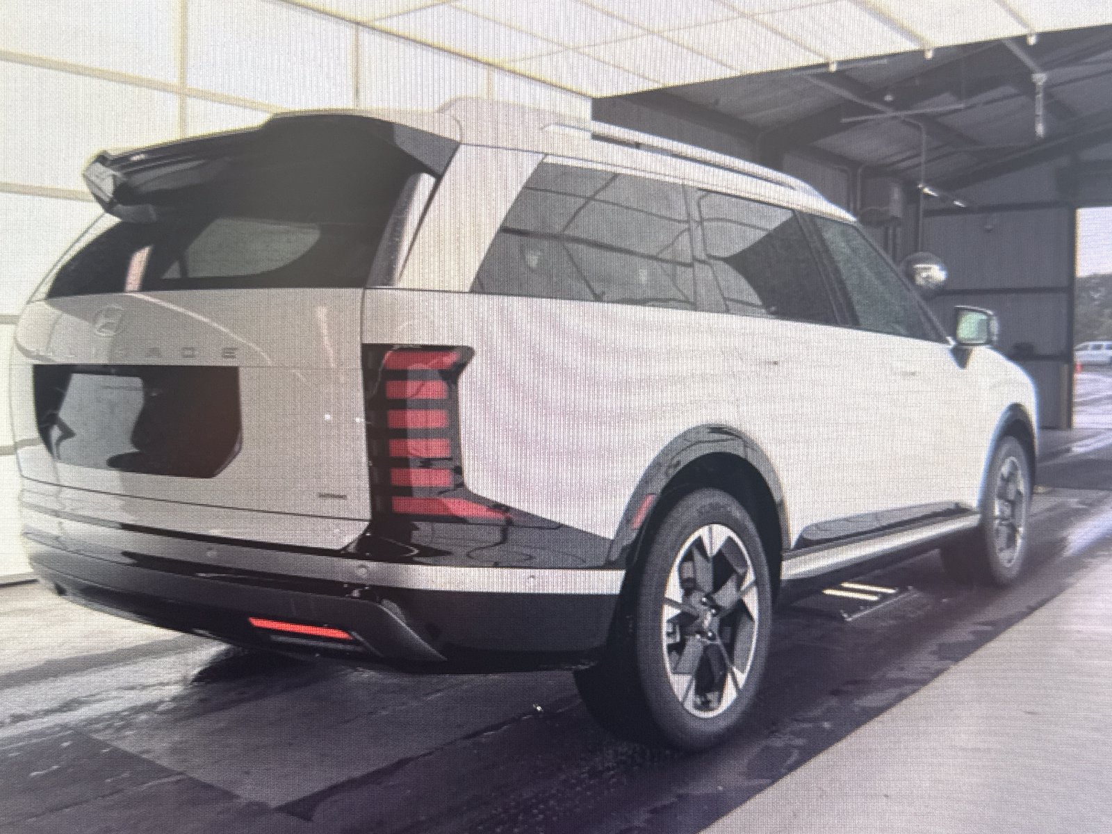Used 2026 Hyundai Palisade Limited AWD/4WD image 2