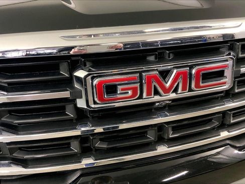 Used 2025 GMC Acadia Elevation image 29