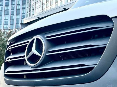 Used 2024 Mercedes-Benz Sprinter 2500 image 10