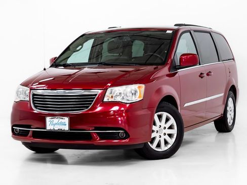 Used 2014 Chrysler Town & Country Touring FWD image 1