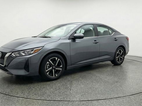 Used 2025 Nissan Sentra SV image 3