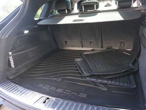 Certified 2024 Porsche Cayenne AWD/4WD image 17