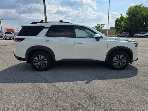 Used 2022 Nissan Pathfinder SV AWD/4WD image 2