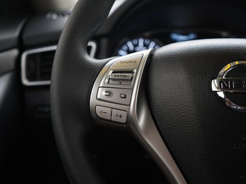 Used 2015 Nissan Rogue S AWD/4WD image 24