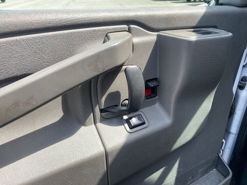 Used 2018 GMC Savana 2500 w/ Driver Convenience Package RWD image 21