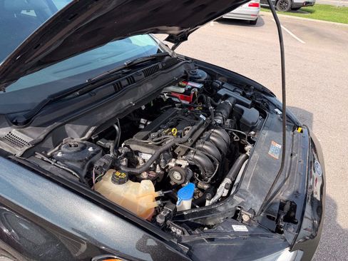 Used 2015 Ford Fusion SE w/ Equipment Group 201A FWD image 10