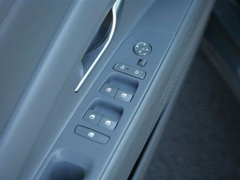 Used 2024 Hyundai Elantra SEL image 9