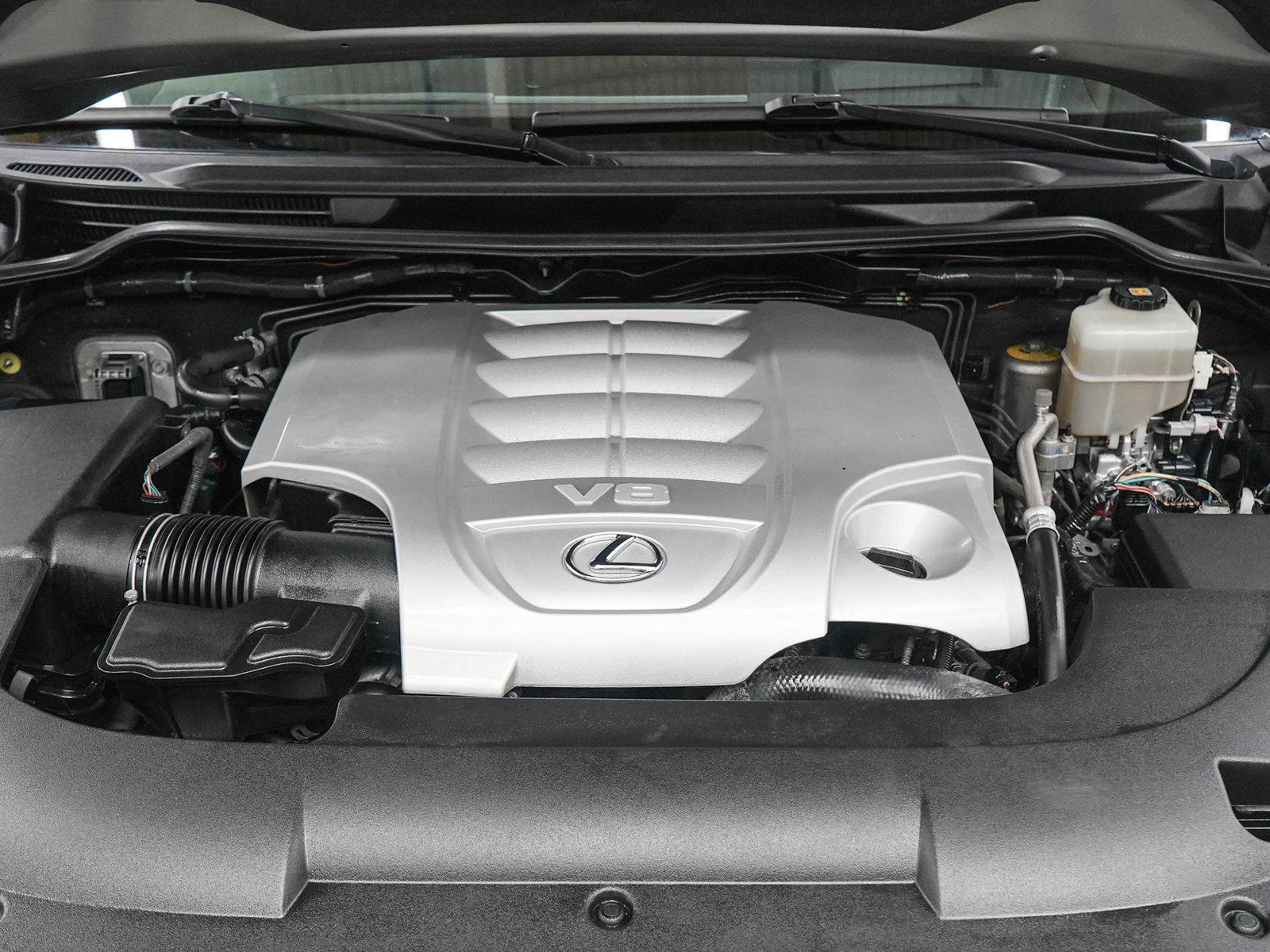 Used 2018 Lexus LX 570 4WD w/ Luxury Package image 38