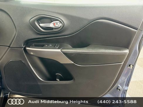 Used 2020 Jeep Cherokee Limited AWD/4WD image 28