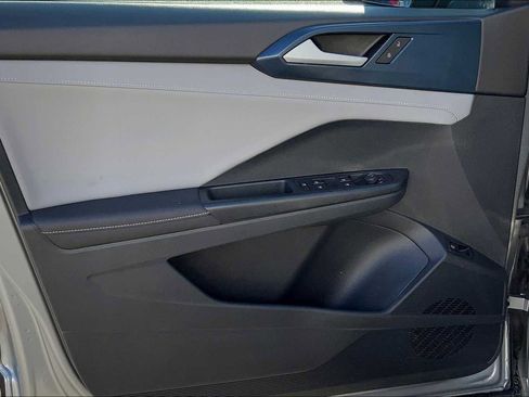 Used 2024 Volkswagen Taos SE image 20