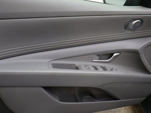 Used 2025 Hyundai Elantra Sport FWD image 16
