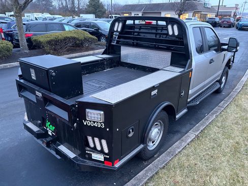 Used 2022 Ford F250 XL w/ Power Equipment Group image 3