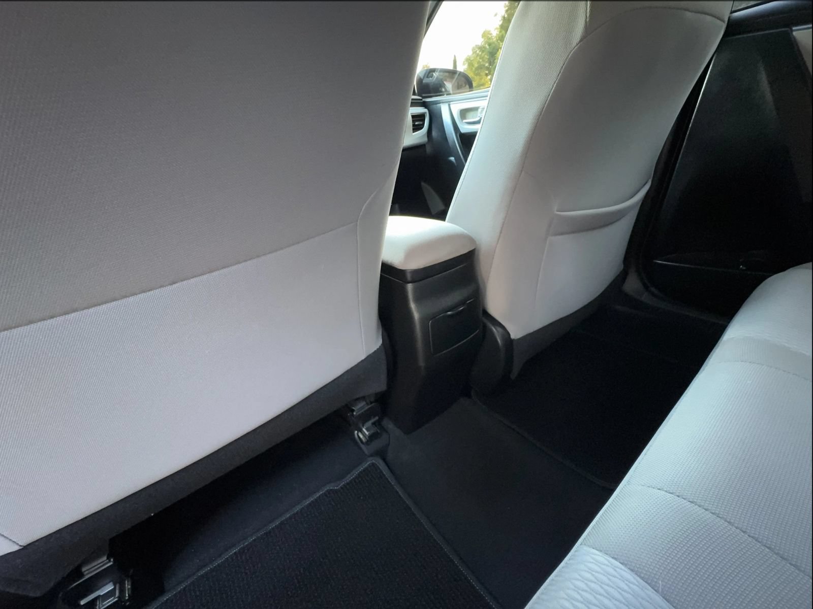 Used 2015 Toyota Corolla LE FWD image 22