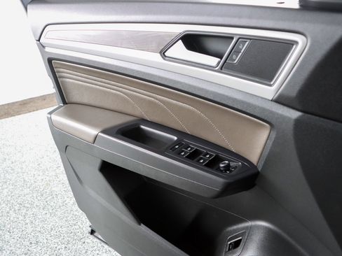 Used 2021 Volkswagen Atlas Cross Sport SE image 22