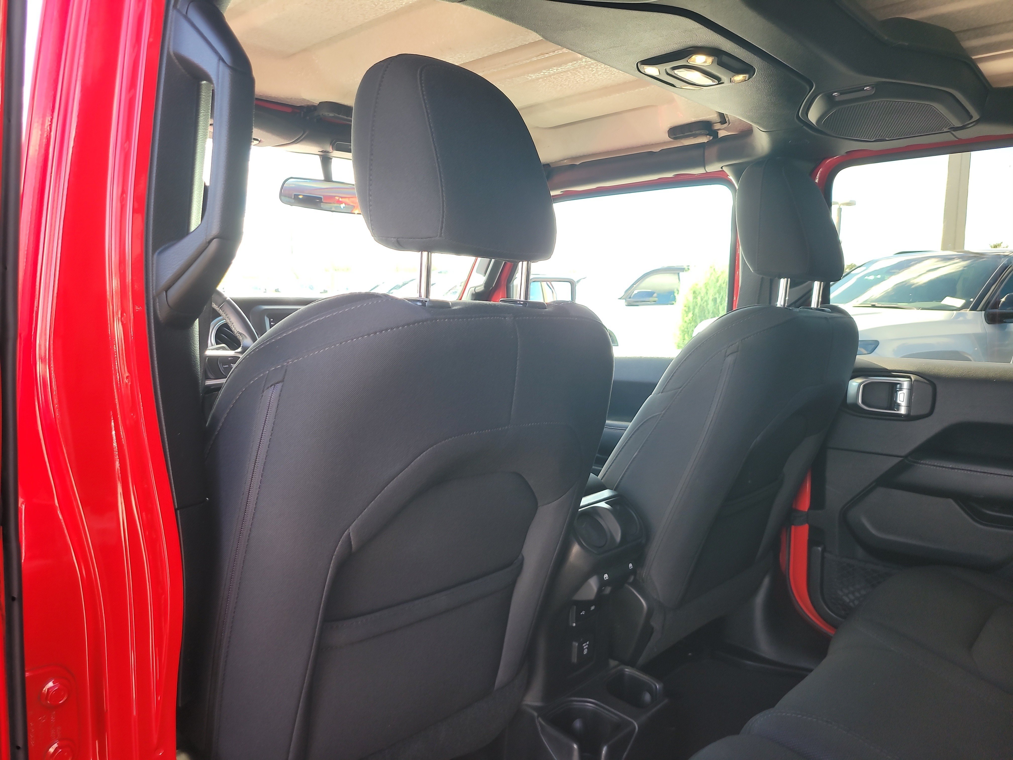 Used 2019 Jeep Wrangler Unlimited Sahara AWD/4WD image 12