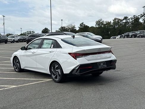 New 2025 Hyundai Elantra Limited w/ Cargo Package FWD image 16