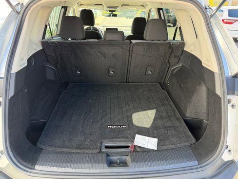 Used 2022 Nissan Rogue SV image 12