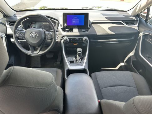 Used 2025 Toyota RAV4 XLE AWD/4WD image 19