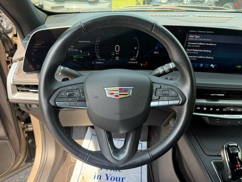 Used 2025 Cadillac XT4 Premium Luxury FWD image 5