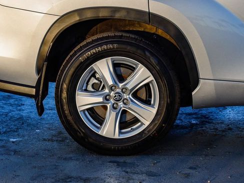 Used 2024 Toyota Highlander LE image 12