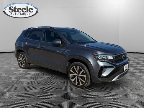 New 2024 Volkswagen Taos SE image 7