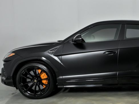 Used 2022 Lamborghini Urus AWD/4WD image 6