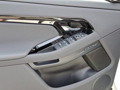 Used 2025 Land Rover Range Rover Evoque S image 13