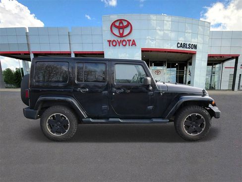 Used 2012 Jeep Wrangler Unlimited Sahara image 4