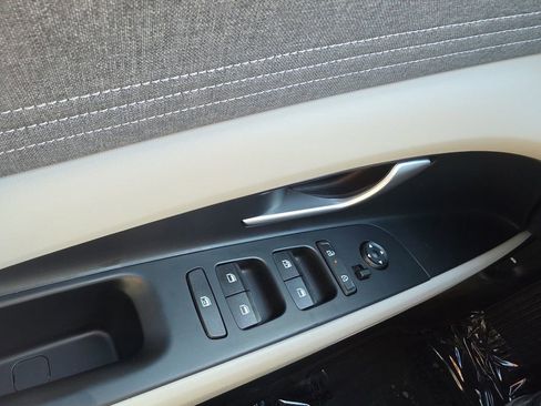 Used 2025 Hyundai Elantra Limited FWD image 19