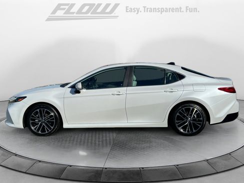 Used 2025 Toyota Camry XLE image 5