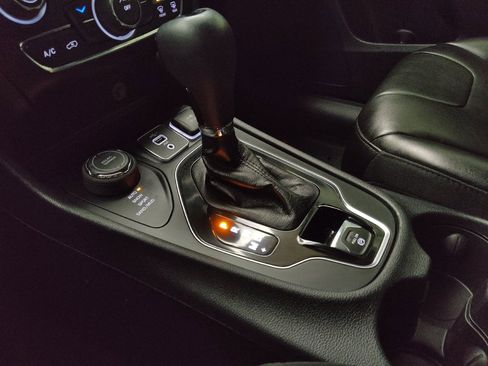 Used 2021 Jeep Cherokee Latitude Plus image 26