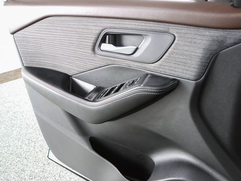 Used 2023 Nissan Rogue SV FWD image 21