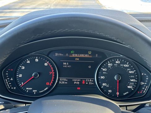 Used 2024 Audi Q5 Premium w/ Convenience Package image 10